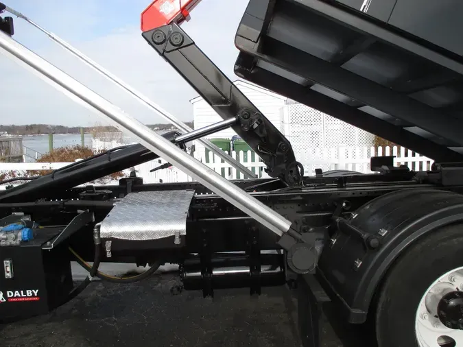 2019 FREIGHTLINER M2