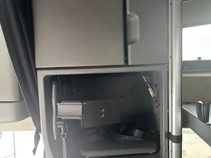 2020 VOLVO VNL64T860