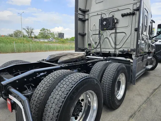 2023 FREIGHTLINER Cascadia 126