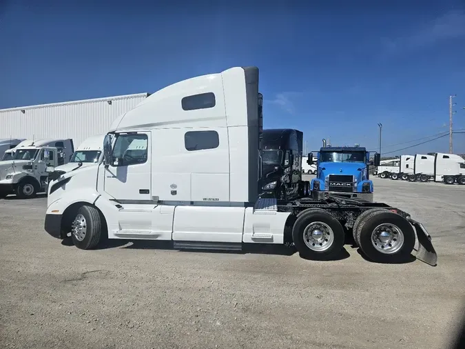 2020 VOLVO VNL64T760