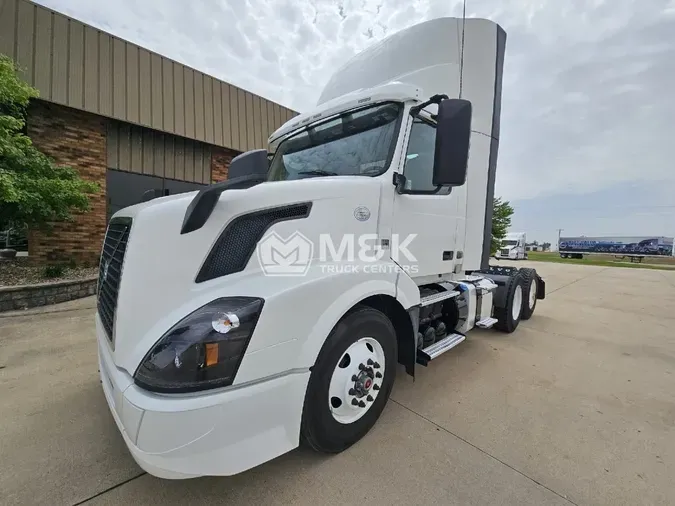 2018 VOLVO VNL64T300