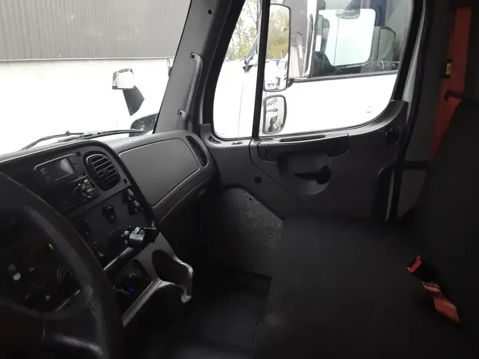 2018 FREIGHTLINER/MERCEDES M2 106