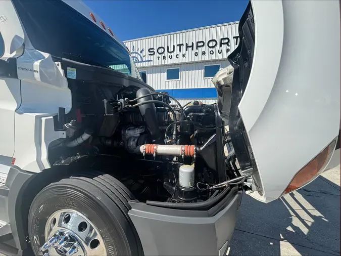 2020 Freightliner Cascadia 126