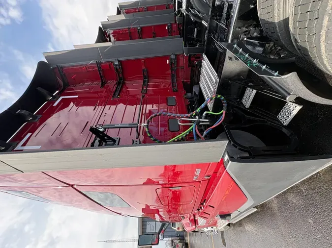 2027 VOLVO TRUCK VNL64TV04