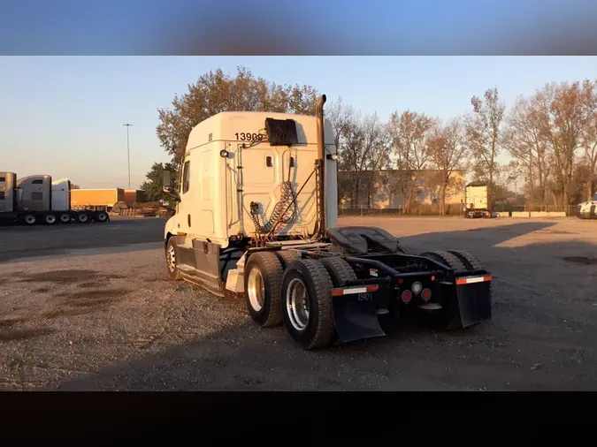 2022 Freightliner Cascadia 126
