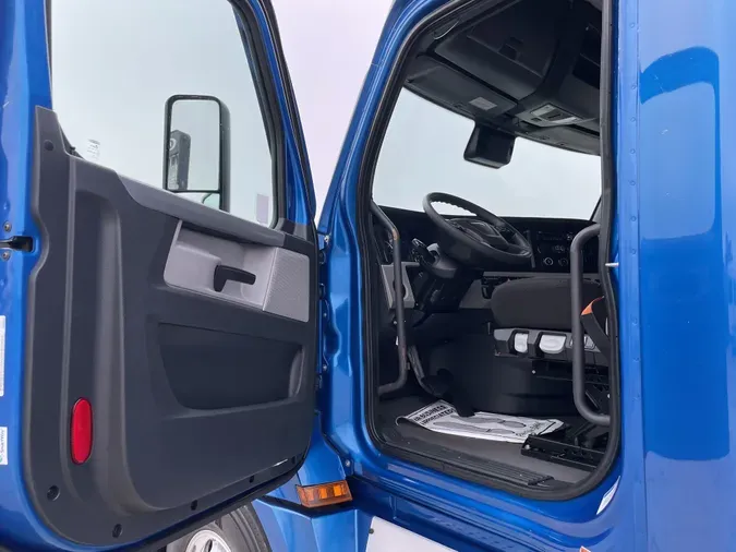 2020 Freightliner Cascadia 126