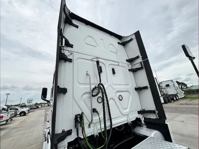 2023 Freightliner Cascadia 126
