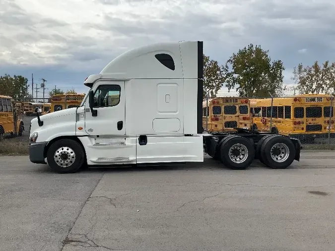 2018 Freightliner X12564ST