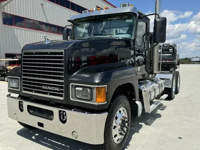 2020 MACK PINNACLE 64T