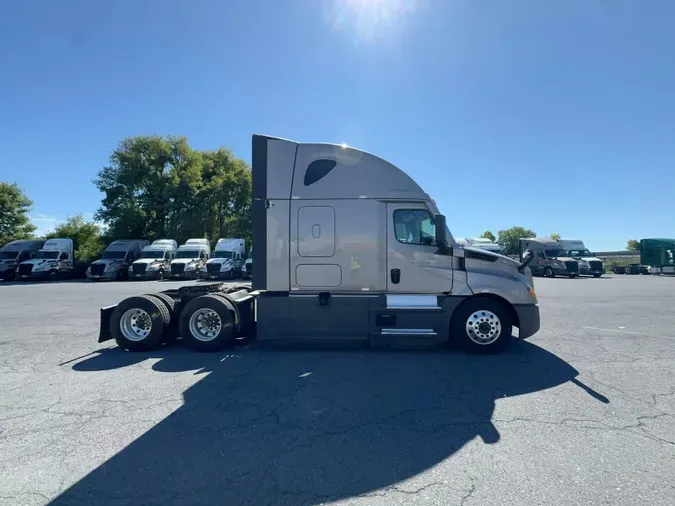 2025 Freightliner Cascadia 126