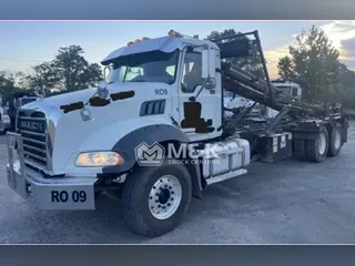 2019 MACK GU813