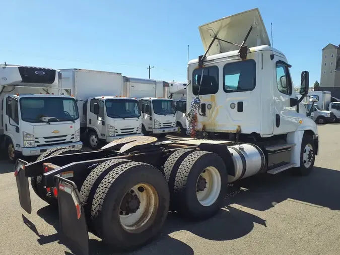 2016 FREIGHTLINER CASCADIA 125