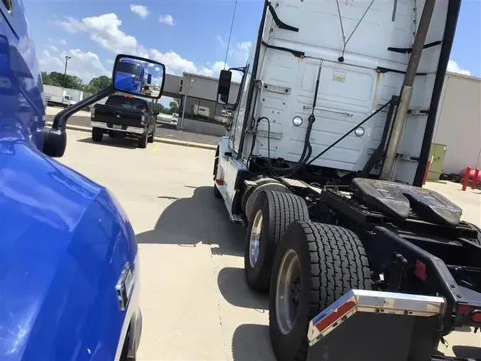 2018 VOLVO VNL670