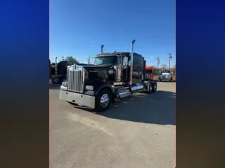 2025 Kenworth W900