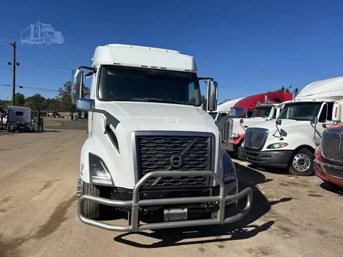 2019 VOLVO VNL64T740