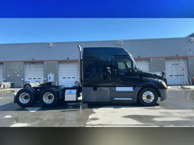 2020 Freightliner Cascadia 126