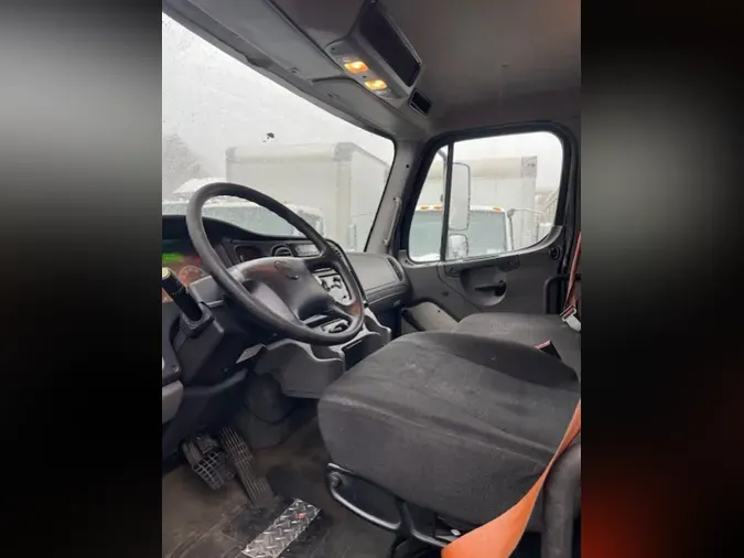 2018 FREIGHTLINER/MERCEDES M2 106