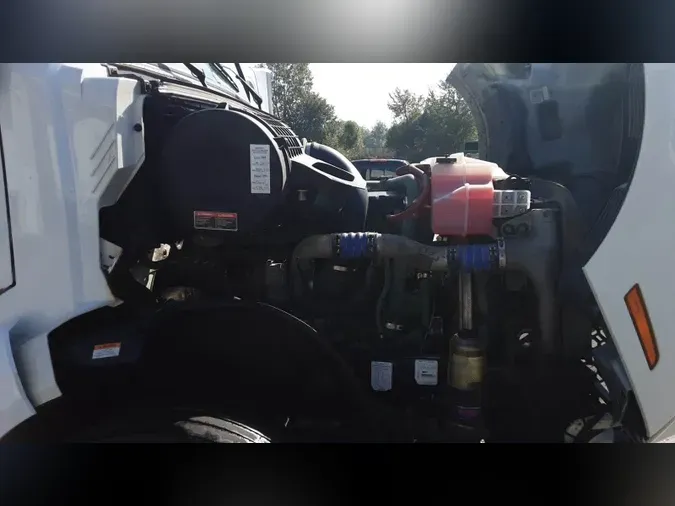 2020 Volvo VNL300