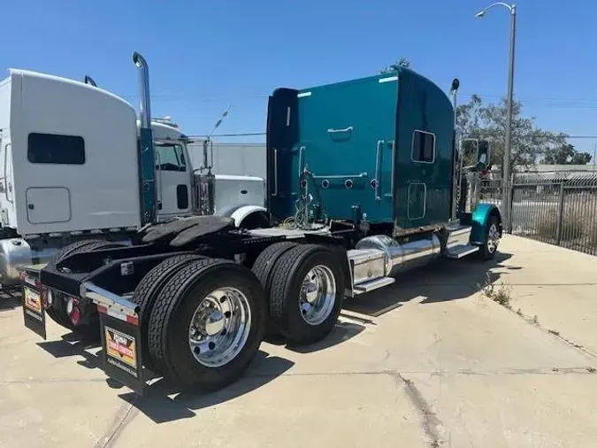 2022 Peterbilt 389