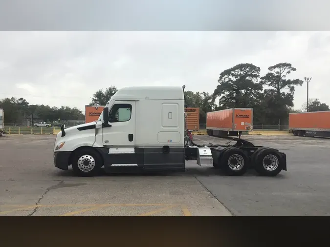 2021 Freightliner Cascadia 126