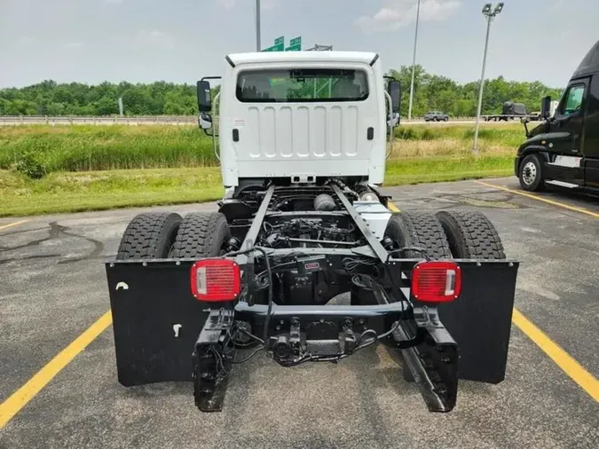 2017 Freightliner M2 106