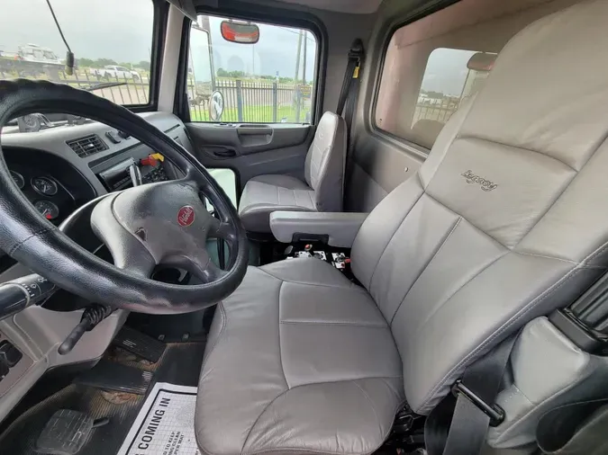 2017 Peterbilt 348
