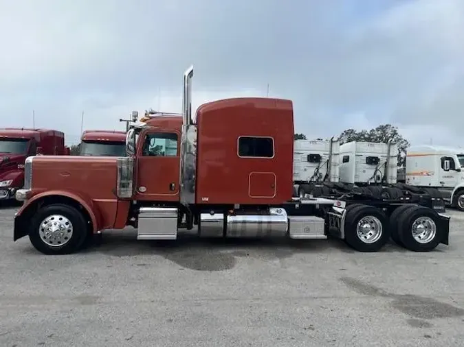 2023 Peterbilt 389