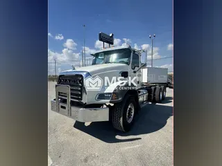 2026 MACK GR64B