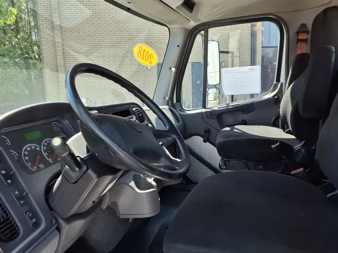 2018 FREIGHTLINER/MERCEDES M2 106