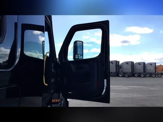 2024 Freightliner Cascadiabeb1ce3a1cb4a466ce22ef32645ff25d