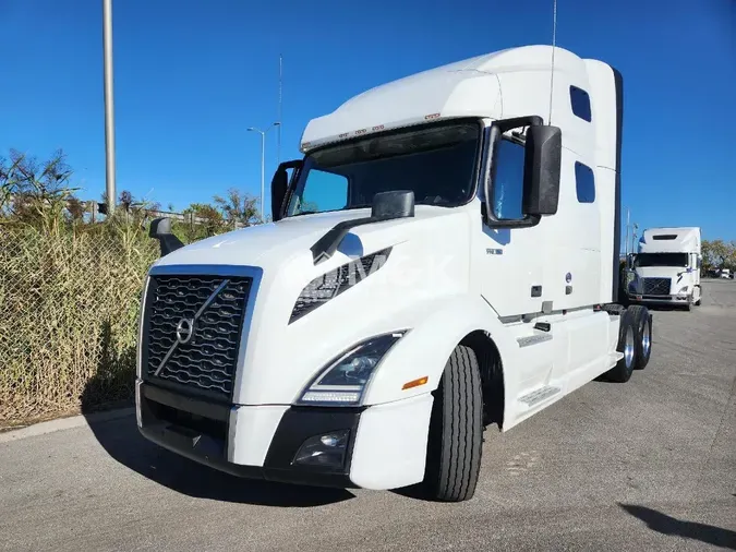 2021 VOLVO VNL64T760