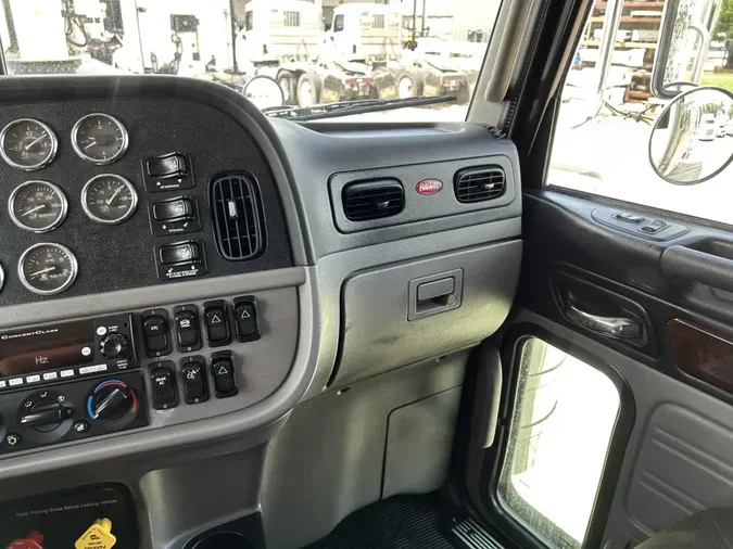 2022 Peterbilt 389