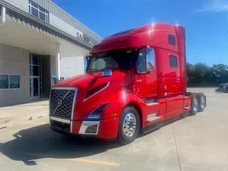 2025 VOLVO VNL64T860