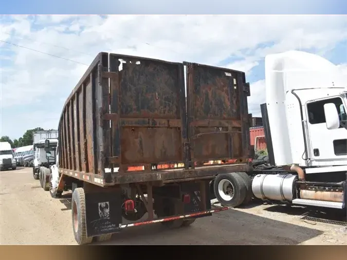 2006 FREIGHTLINER BUSINESS CLASS M2 106