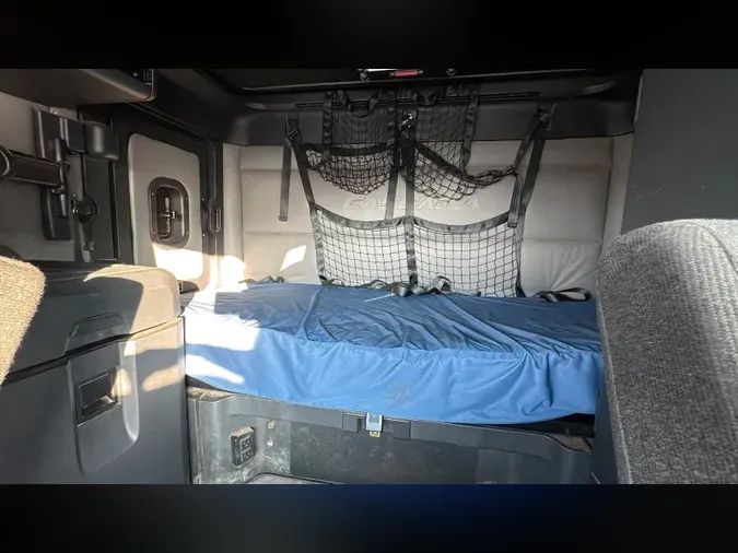 2022 Freightliner Cascadia 126
