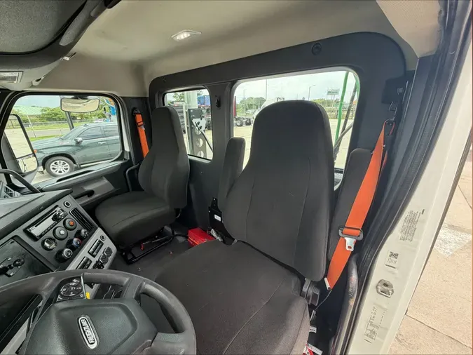 2021 Freightliner Cascadia 126