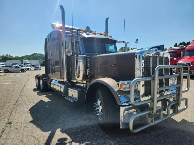 2015 PETERBILT 389