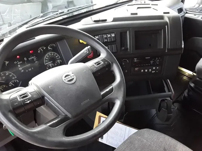 2020 VOLVO VNR64T-640