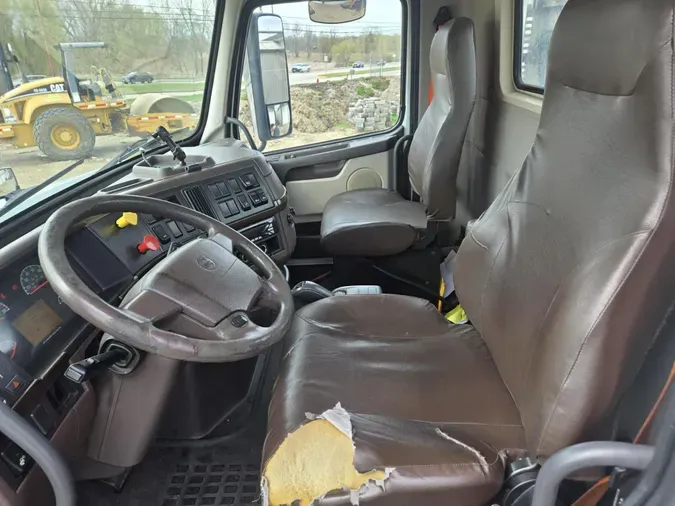 2016 Volvo VNL300