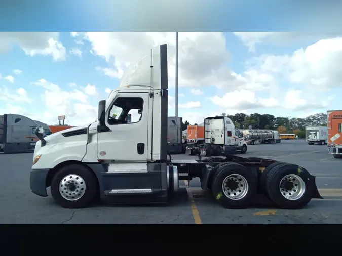 2021 Freightliner Cascadia 126