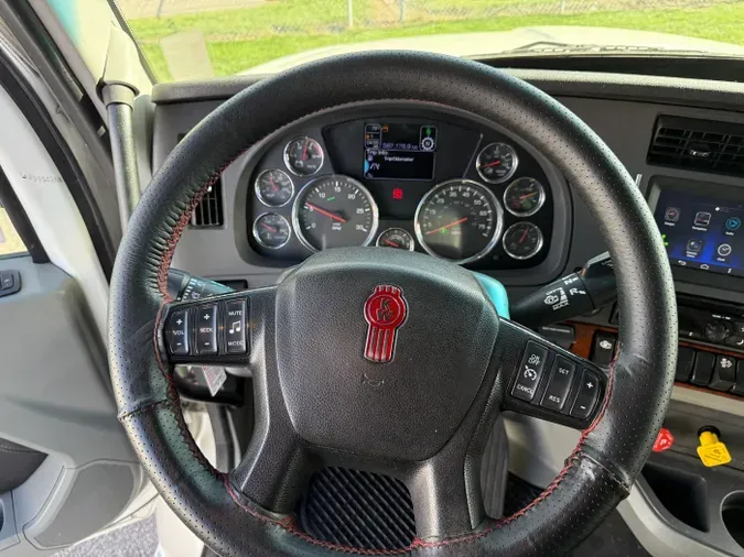 2022 Kenworth T680bed3fc69e519fc37570768b3674eeafc