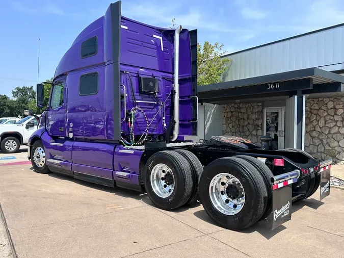 2025 VOLVO VNL64T860