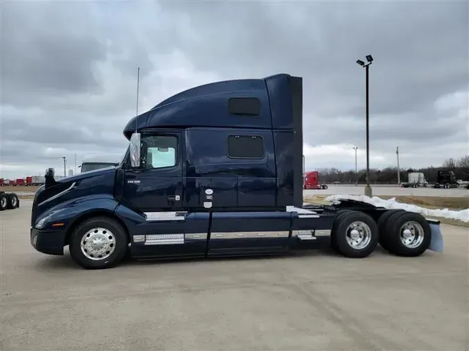 2020 VOLVO VNL860