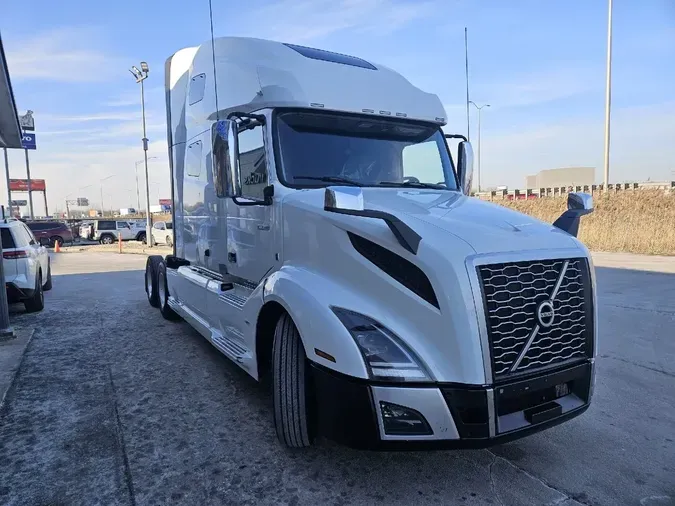 2022 VOLVO VNL64T760