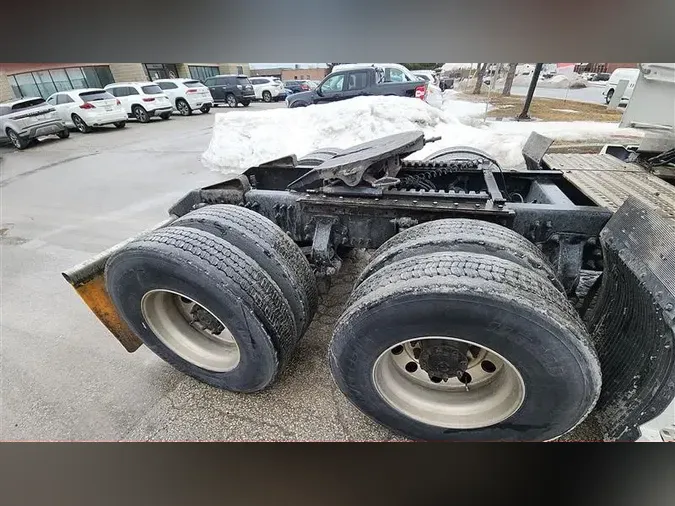 2021 VOLVO VNL64T760