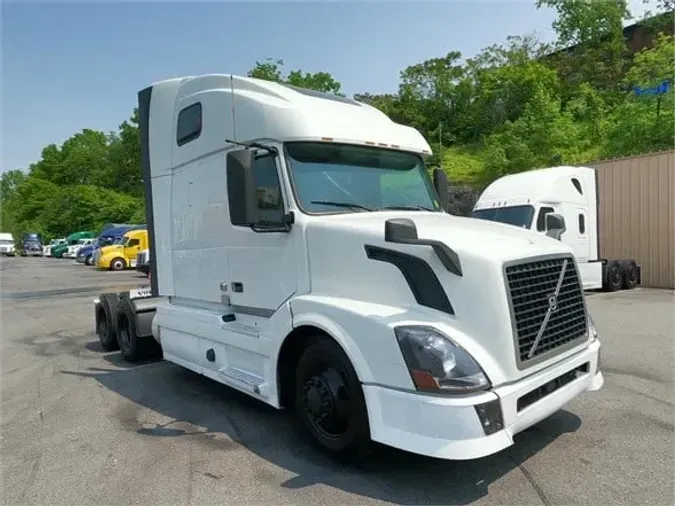 2016 VOLVO VNL64T670