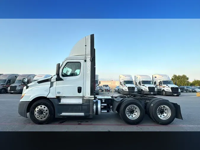 2020 Freightliner Cascadia 126