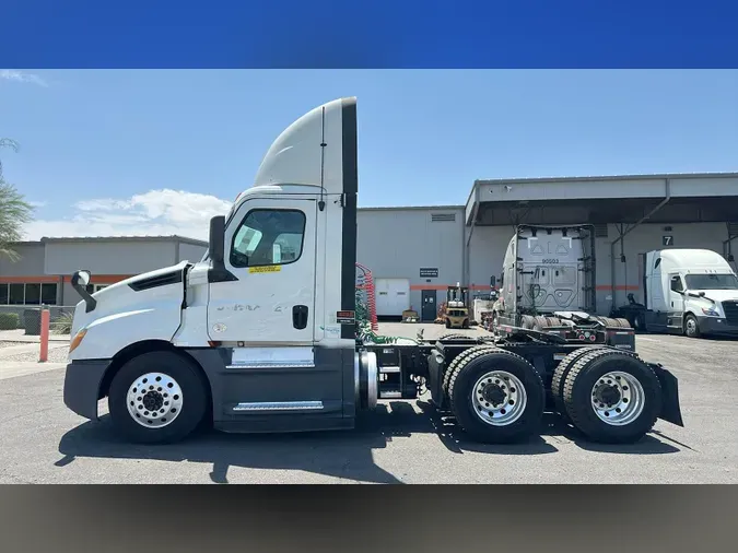 2019 Freightliner Cascadia 126