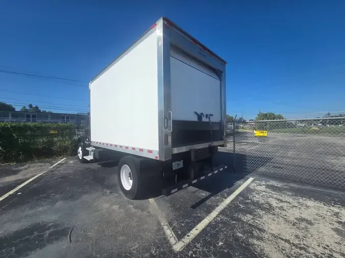 2016 FREIGHTLINER M2 106