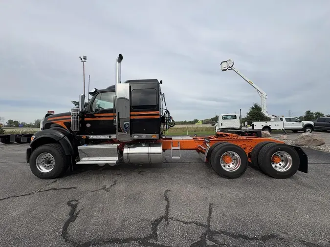 2027 International HX520 SLEEPER